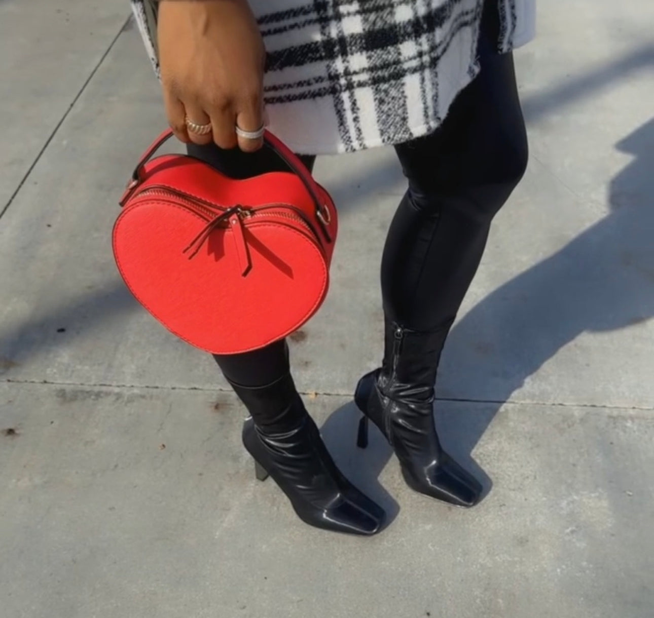 "Mi Amor" Heart Shoulder Bag- Red