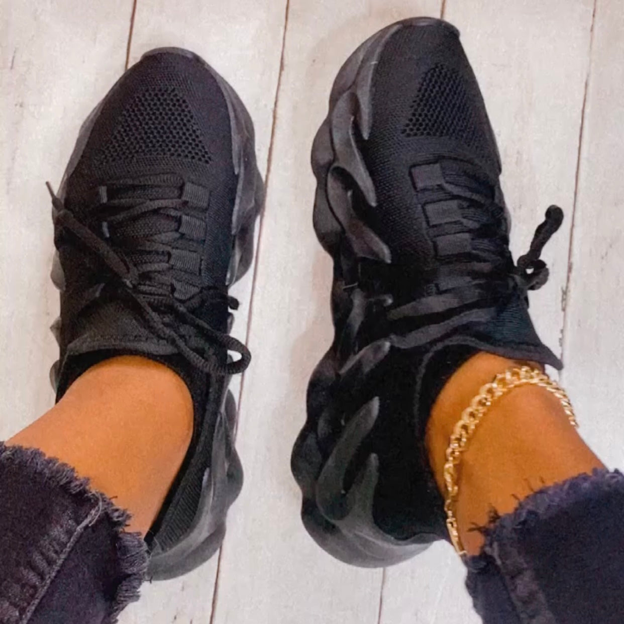 black comfortable gym shoes